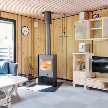 Eeske - 800m From The Sea By Interhome *