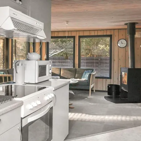 Eeske - 800m From The Sea By Interhome